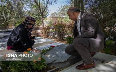 تصاویر: حضور جمعی از سینماگران در قطعه هنرمندان