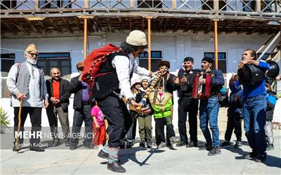 تصاویر: آئین نوروزخوانی در روستای تاریخی کفشگیری